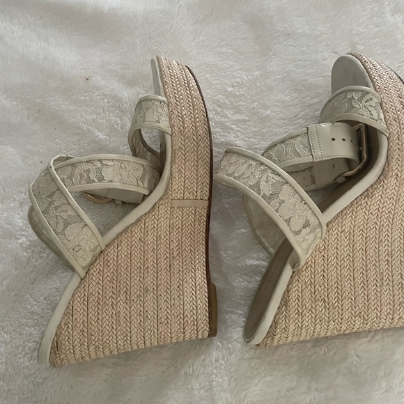 Stuart Weitzman Cream Lace Wedge Sandals - Picture 3 of 4